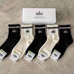 A9- ALO Yoga Women's Classic Striped Half-Crew Socks 5-Pack